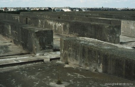 База-бункер немецких подводных лодок в СЕН-НАЗЕР