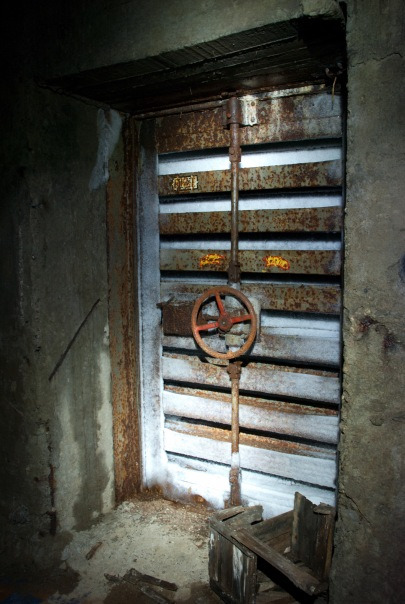 Заброшенный бункер связи в подмосковьи