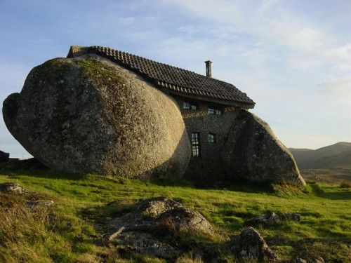 Дом-камень (Португалия)