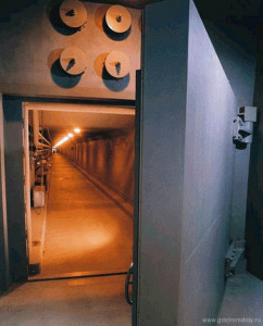 25-тонные ворота бункера курорта \"Гринбрайер\"