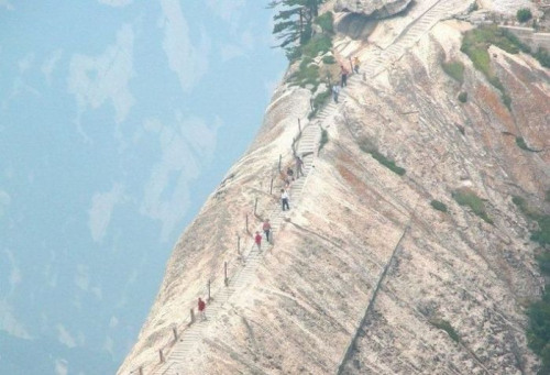 Гора Хуашань (Huashan Mountian), что в переводе с китайского значит