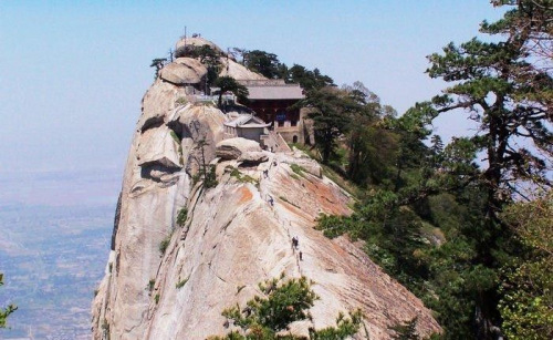 Гора Хуашань (Huashan Mountian), что в переводе с китайского значит