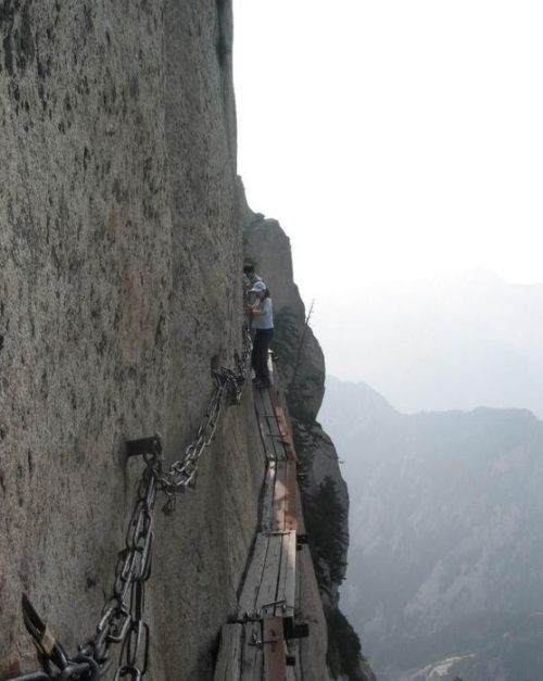 Гора Хуашань (Huashan Mountian), что в переводе с китайского значит