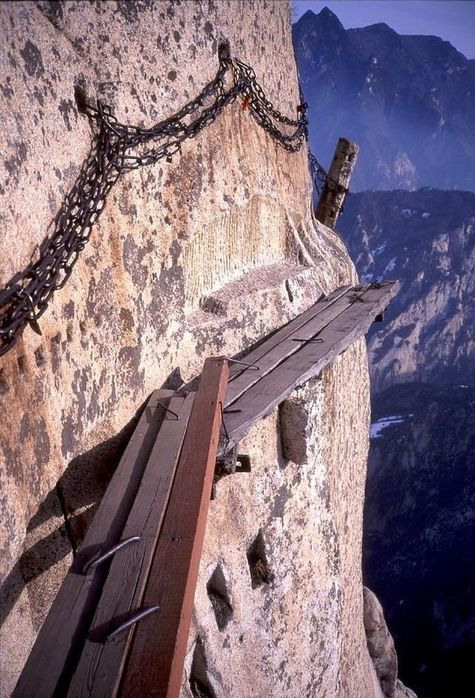 Гора Хуашань (Huashan Mountian), что в переводе с китайского значит