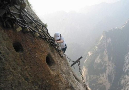 Гора Хуашань (Huashan Mountian), что в переводе с китайского значит