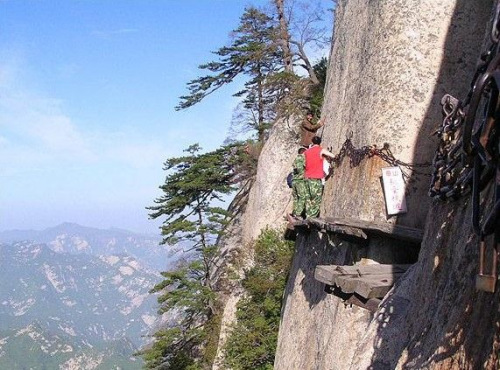 Гора Хуашань (Huashan Mountian), что в переводе с китайского значит