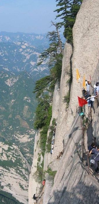 Гора Хуашань (Huashan Mountian), что в переводе с китайского значит