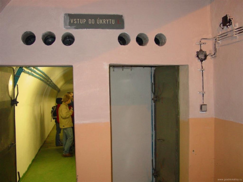 Подземная Прага - посещение реальных ядерных бункеров
