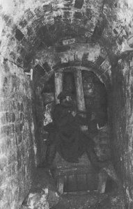 Раскопки подземного хода у Никольской башни. 1894 г.
