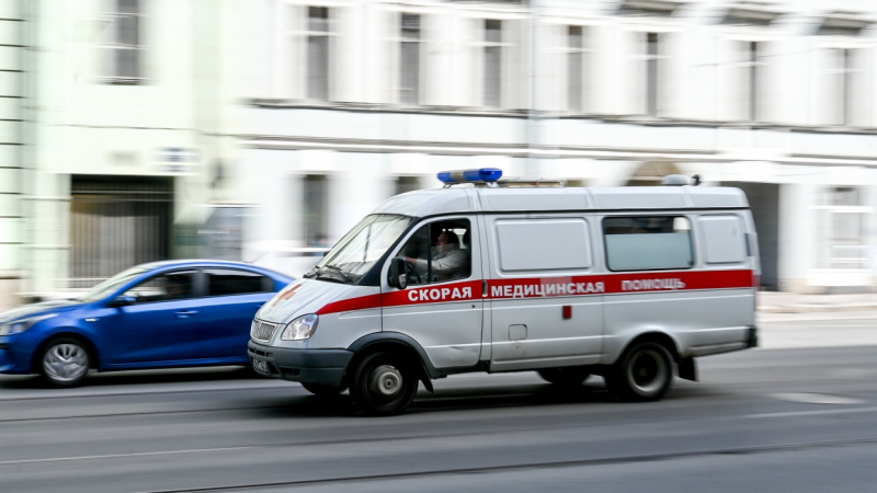 Мотоциклист и пассажирка серьезно пострадали при разрыве бензобака в Москве