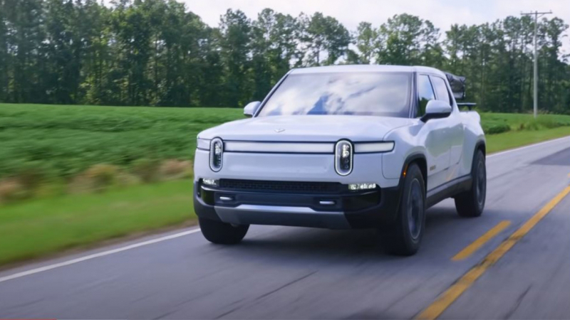 Серийное производство электрического пикапа Rivian R1T стартовало в США