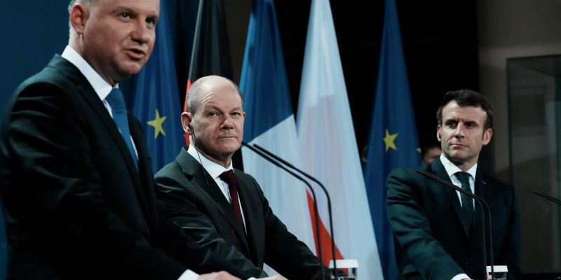 Bloomberg: Польша не сможет стать лидером ЕС, поскольку Европой управляют США