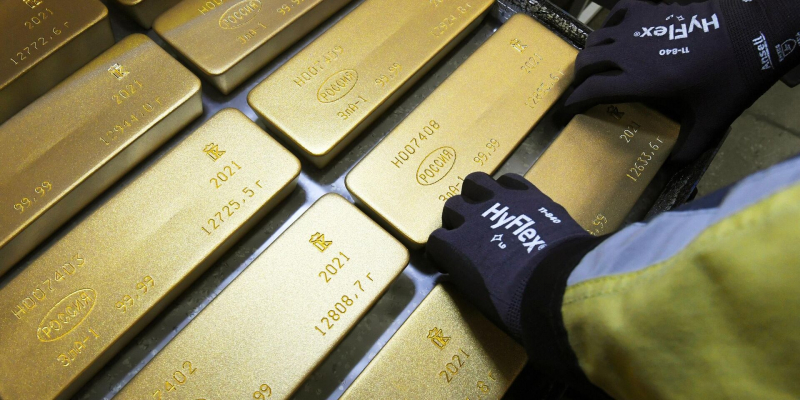 FT: спрос на золото в России вырос в пять раз в 2022 году