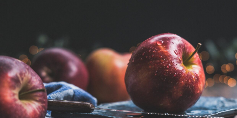 Каковы преимущества яблок, чем они полезны и от каких заболеваний помогают?