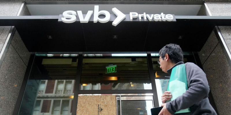 Yeni Şafak: крах SVB стал вторым крупнейшим банковским банкротством в истории США