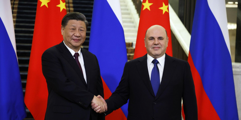 Público: визит Мишустина в Пекин опроверг мнение об экономическом поглощении России Китаем