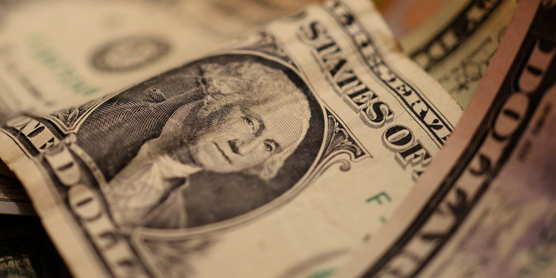 Bloomberg: осторожные мировые лидеры стремятся снизить зависимость от доллара