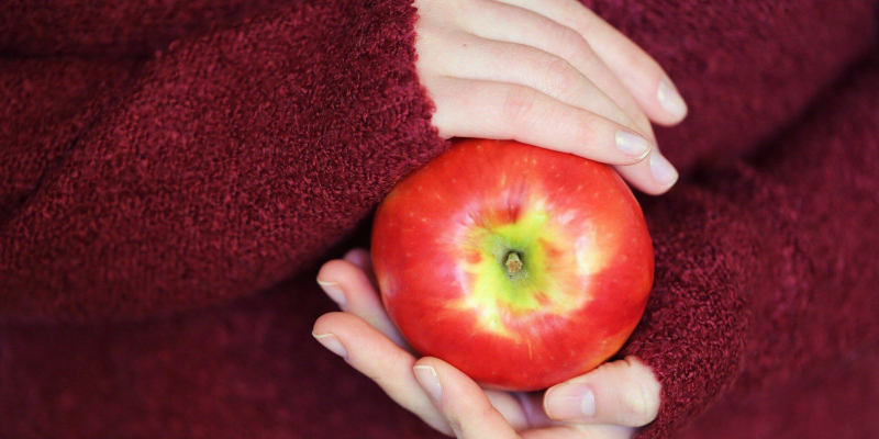 Есть яблоки на ночь — все равно что принимать яд? Напоминание: эти четыре вида фруктов надо употреблять меньше, они могут вызвать рак