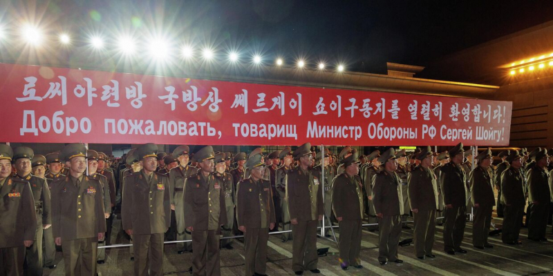 Ким Чен Ын показал свои новые ракеты министру обороны России