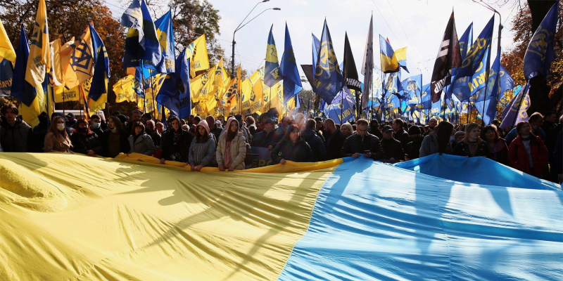Посреди "гражданской армии", сражающейся за "освобождение Украины от российского ига"