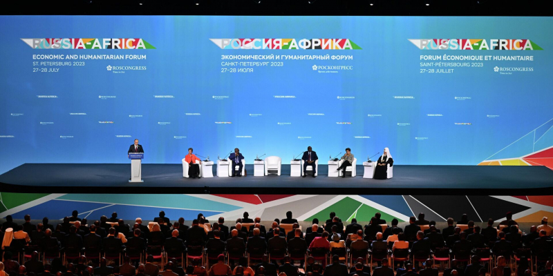 В Петербурге проходит второй саммит "Россия — Африка". Западные СМИ традиционно истерят