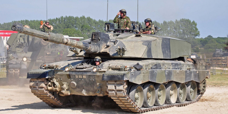 Первый "контрнаступающий" британский танк "Челленджер – 2" уничтожен россиянами