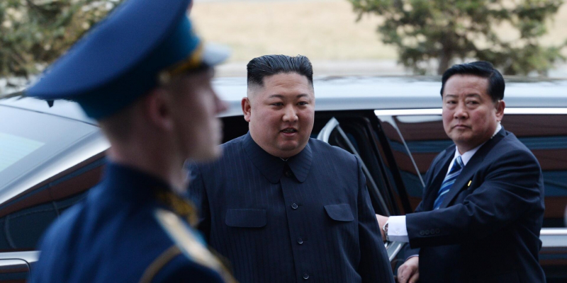 Пуленепробиваемый, медленный и полный вина: загадочный поезд Ким Чен Ына