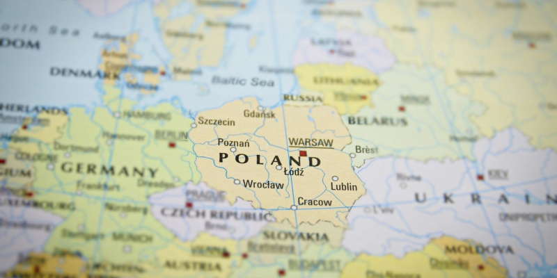 Весь мир смеется над Польшей. Всем ясно, что очередной раздел не за горами