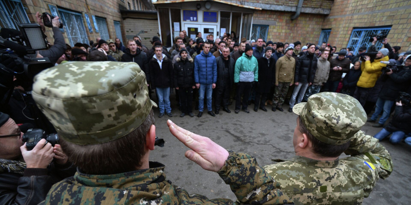 Военкомы во Львове пытались провести жесткое задержание мужчины без полиции