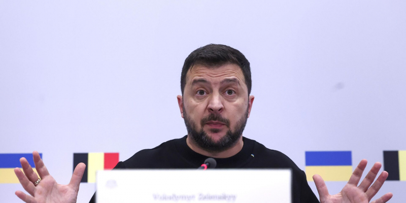 Советник Зеленского признал, что правительственные чиновники "воруют так, будто завтра уже не наступит", в то время, как Байден настаивает на дополнительных миллиардах для Украины