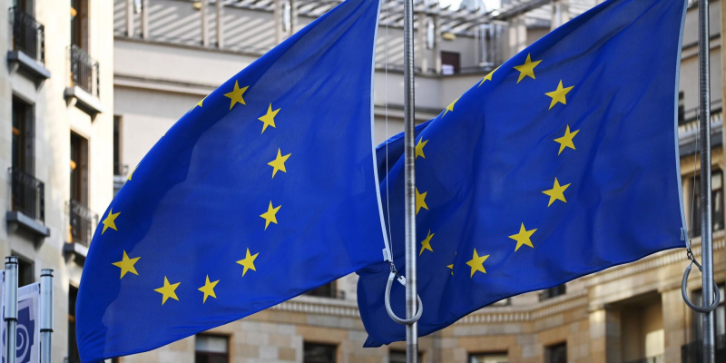 Евросоюз схватился за базуку, чтобы убить себя