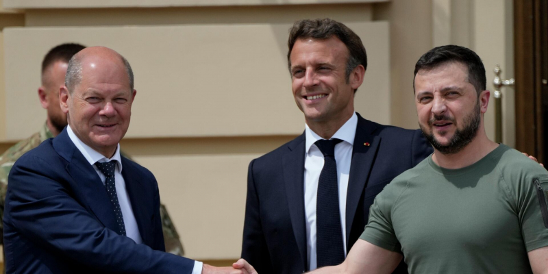 Bloomberg: Зеленский посетит Францию и Германию, чтобы обеспечить помощь Украине