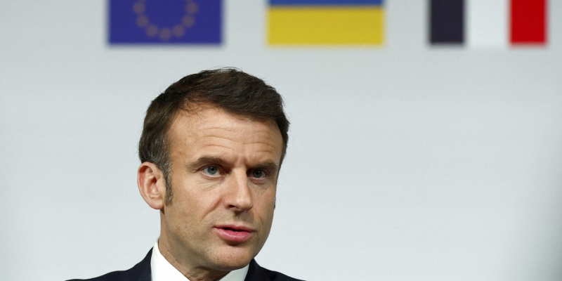 Politico: оппозиция раскритиковала Макрона за слова об отправке войск на Украину