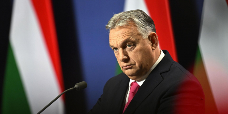 Politico: Орбан согласился на помощь Украине из-за Франции и Италии