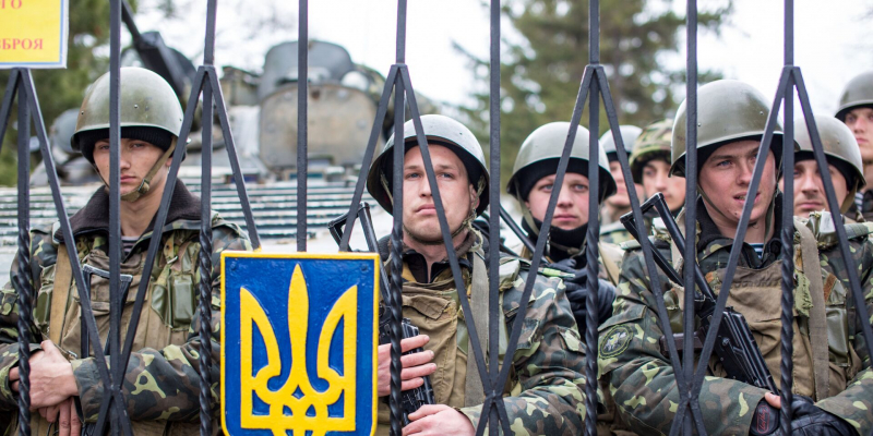 Spectator: между армией и гражданским населением Украины назрел конфликт