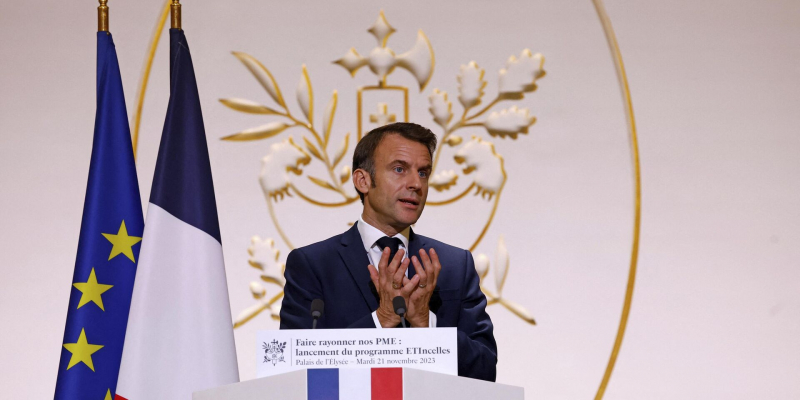 Экс-глава МО Франции Морен назвал Макрона "ребенком-королем" за слова об Украине
