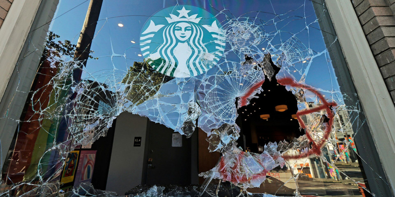 Haber7: сеть Starbucks резко сократила число на Ближнем Востоке