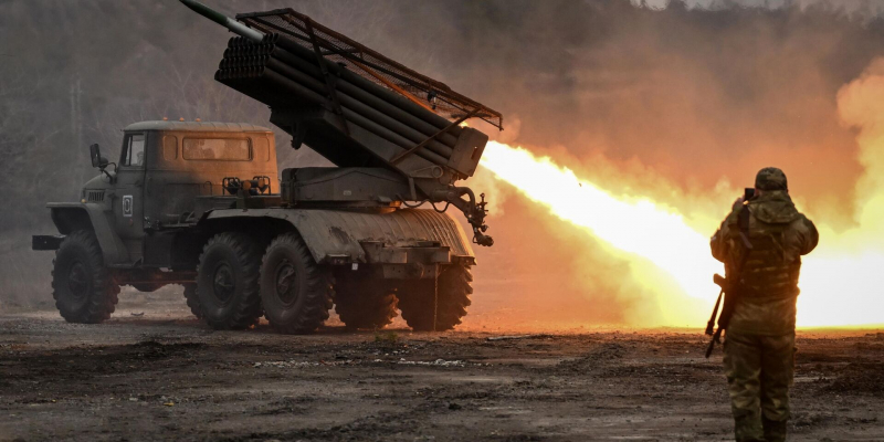 Advance: пока Украина ждет военную помощь, Россия готовит мощное наступление