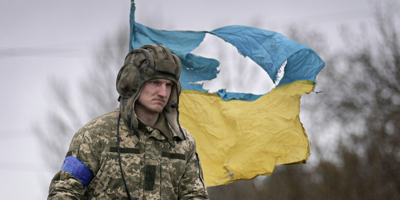 Bloomberg: нерешительность Запада в вопросе помощи Украине играет на руку России