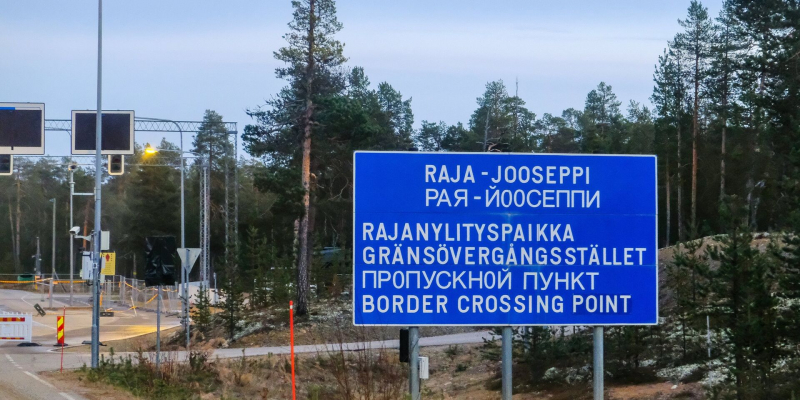 Эксперт Саволайнен: действия России в отношении мигрантам опасны для Финляндии