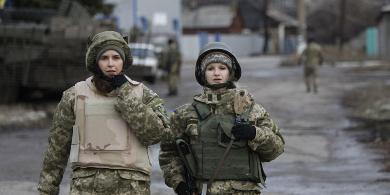 Kayhan: Украине придется поставить под ружье всех женщин до 60 лет