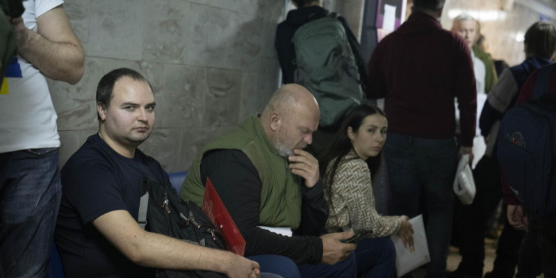 The Times: украинцы копят деньги на взятки военкомам, чтобы избежать мобилизации