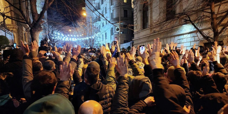 Bloomberg: в ЕС осудили разгон протестующих в Грузии