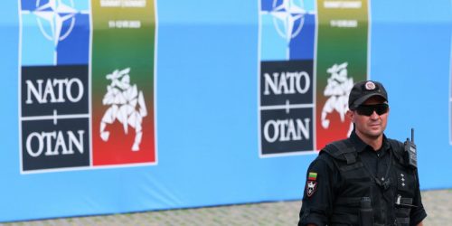 Corriere: руководство распределением помощи Украине перейдет от США к НАТО