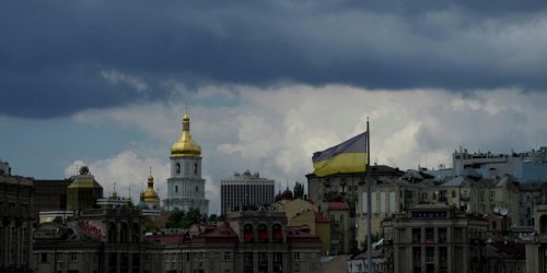 Предчувствие катастрофы. Частные инвесторы выбивают долги из обреченной Украины