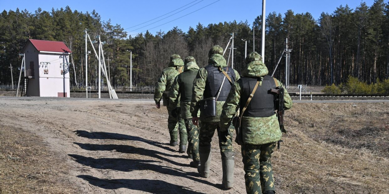 "Политика": НАТО всеми силами пытается втянуть Белорусскию в украинский конфликт