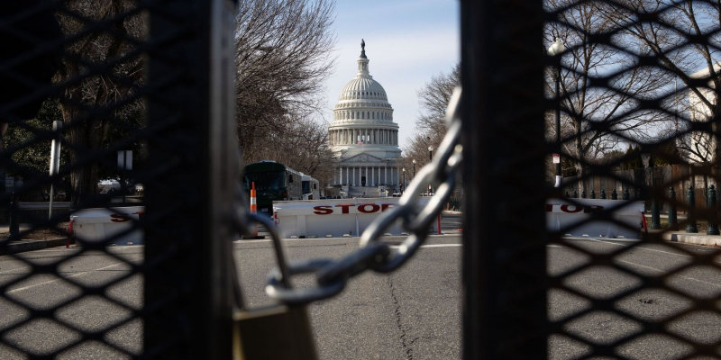 "Политика": в США не исключен военный переворот после выборов